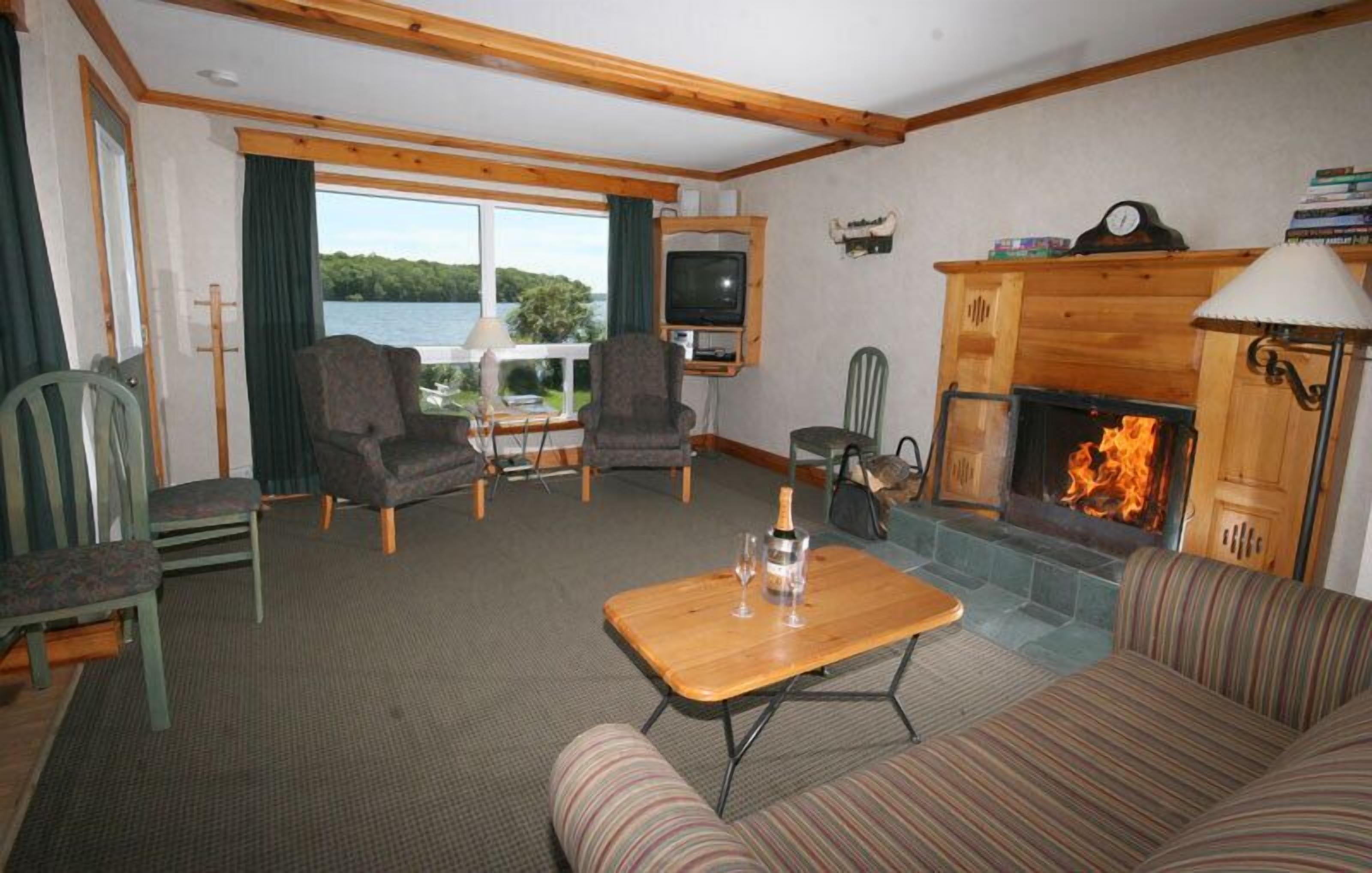 Traditional-Ferienhaus, 2 Schlafzimmer, Balkon, Seeblick