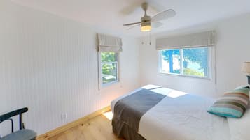 Deluxe Cottage, 2 Bedrooms, Balcony, Lake View | Iron/ironing board, free WiFi, bed sheets