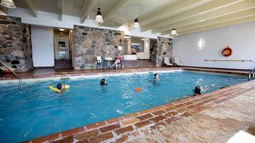 Piscine intérieure et extérieure
