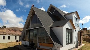 Vista frontal de la propiedad