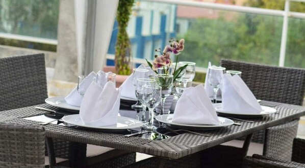 Serveert ontbijt en diner