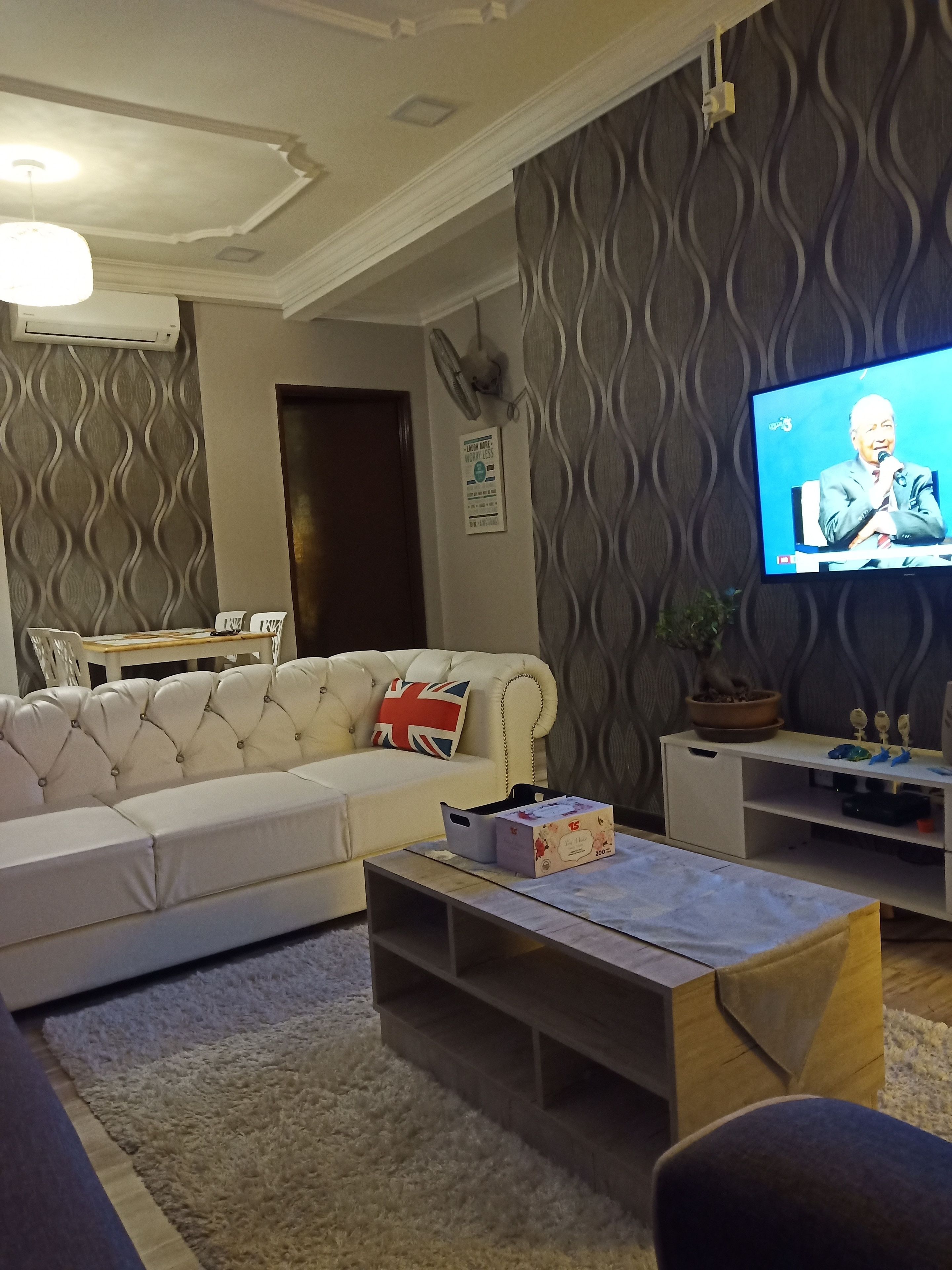 Apartemen Keluarga, 3 kamar tidur, Bebas Asap Rokok | Area keluarga | Televisi layar datar 43-inci dengan saluran TV satelit dan TV LCD