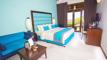 Minibar, safe på rommet, skrivebord og lydisolert