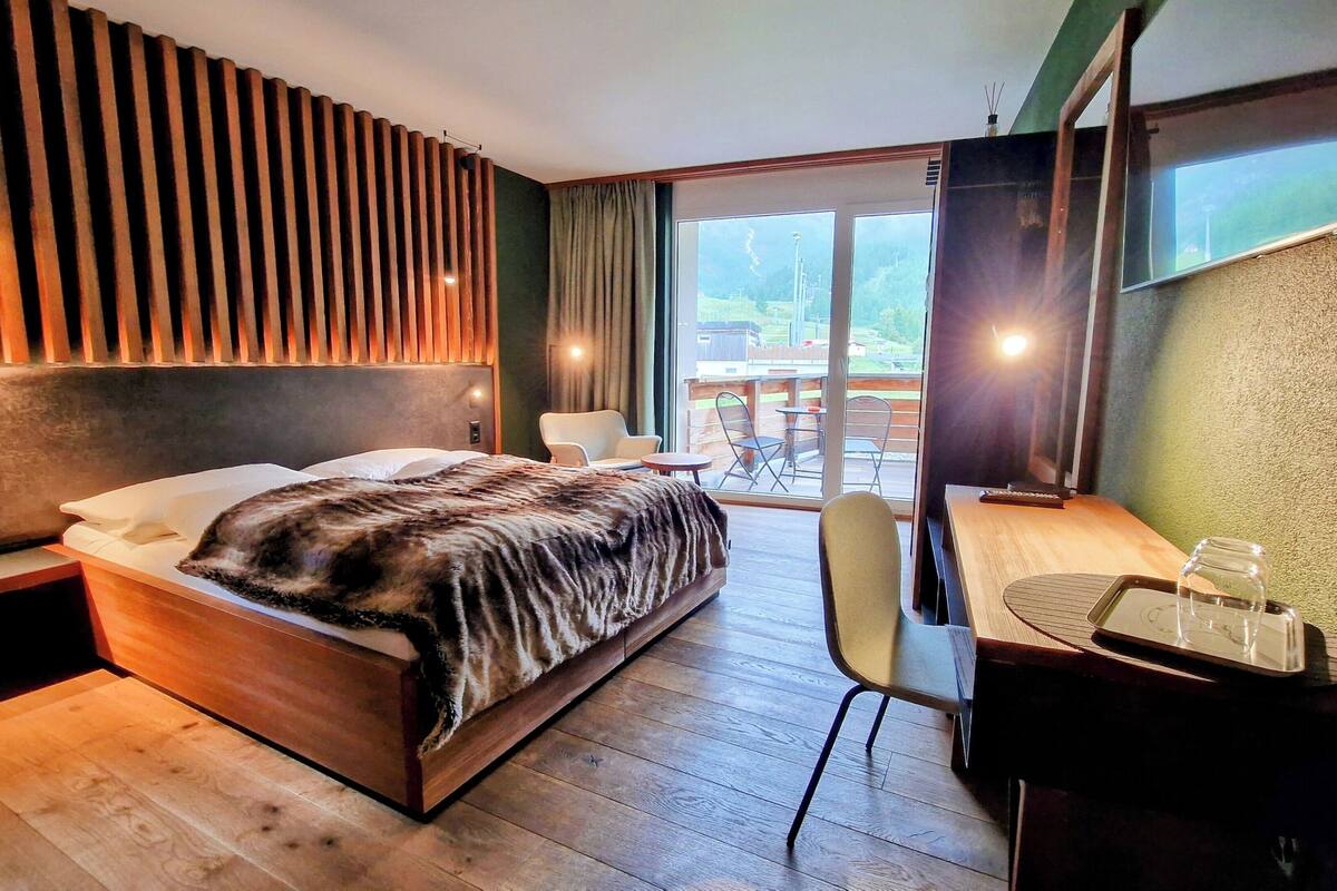 panoramic double room | in-room safe, individually decorated, individually furnished, desk