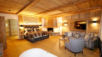 Deluxe Double Room | In-room safe, individually decorated, individually furnished, desk