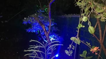 Mặt tiền nơi lưu trú - ban đêm