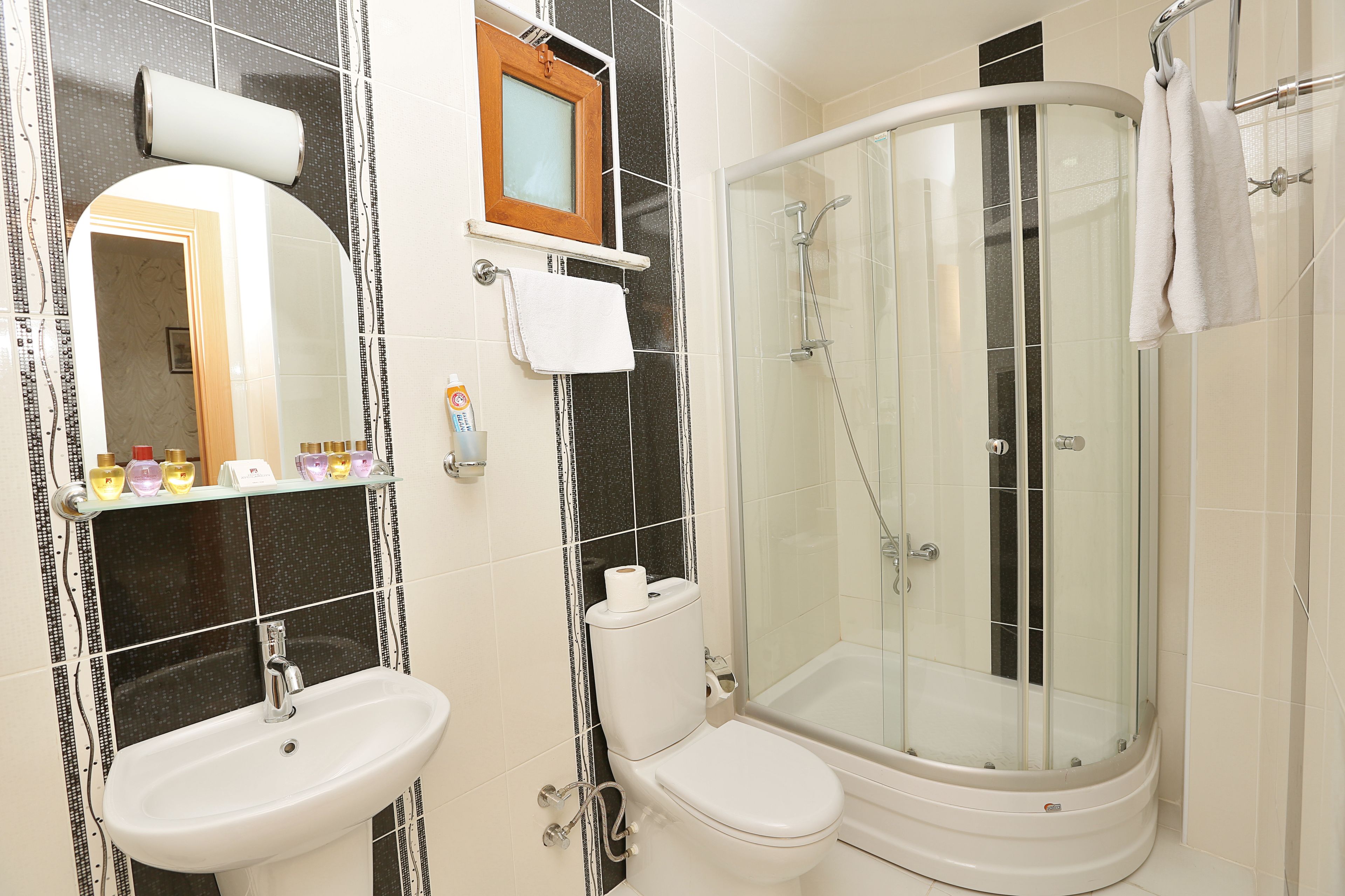 shower, rainfall showerhead, free toiletries, hair dryer