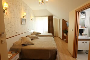 Egyptian cotton sheets, premium bedding, minibar, in-room safe - Hotel Avcilar City (Istanbul)