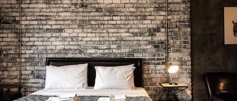 Deluxe Double Room | Desk, blackout drapes, free WiFi, bed sheets