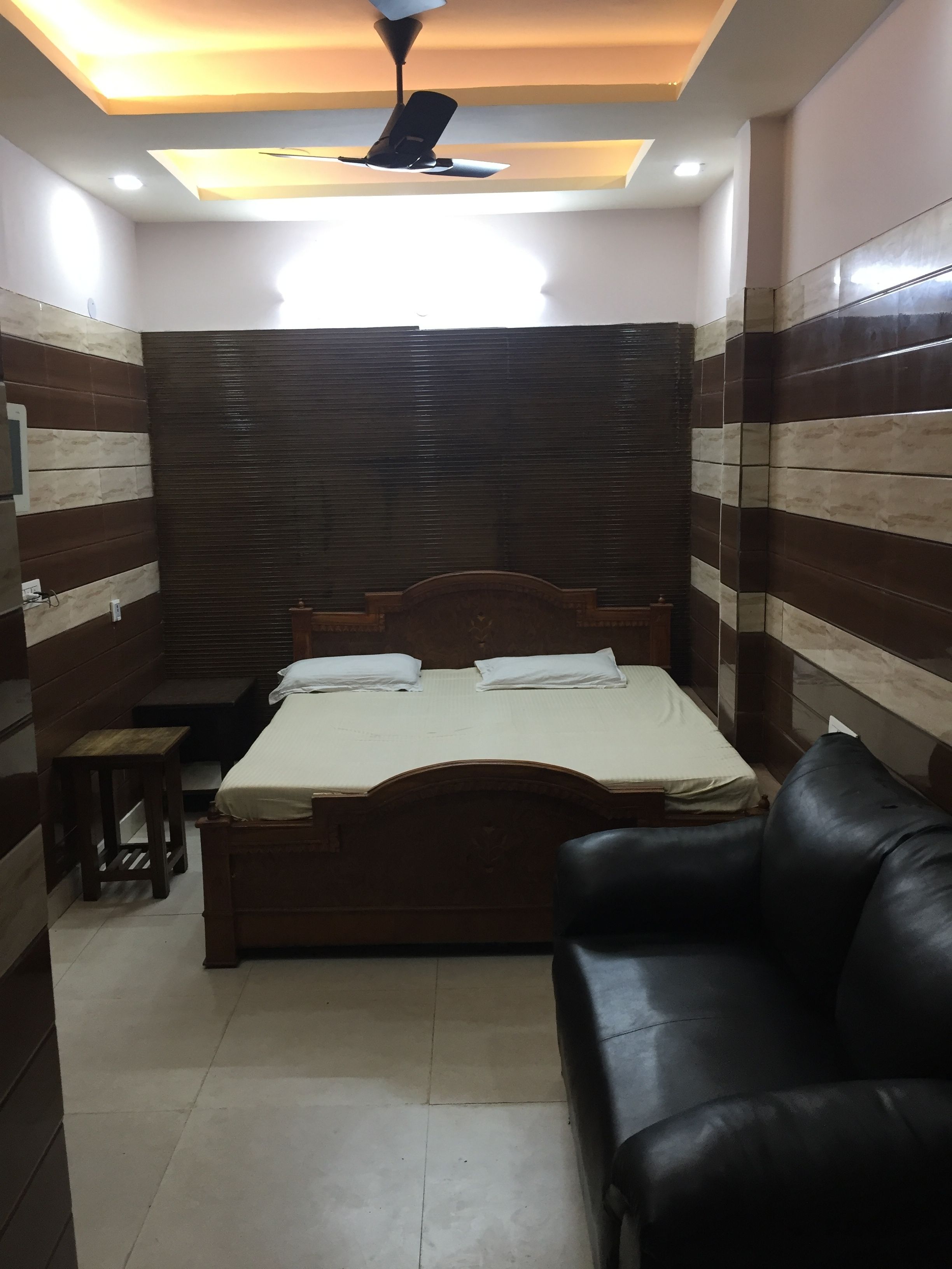 Deluxe Double Room, Non Smoking | Egyptian cotton sheets, premium bedding, in-room safe, blackout drapes