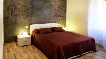 Caja de seguridad en la habitación y escritorio