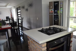 Private kitchen - Fantastico Chalet Vacacional (Armenia)