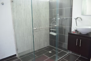 Deluxe Chalet, Non Smoking | Bathroom shower
