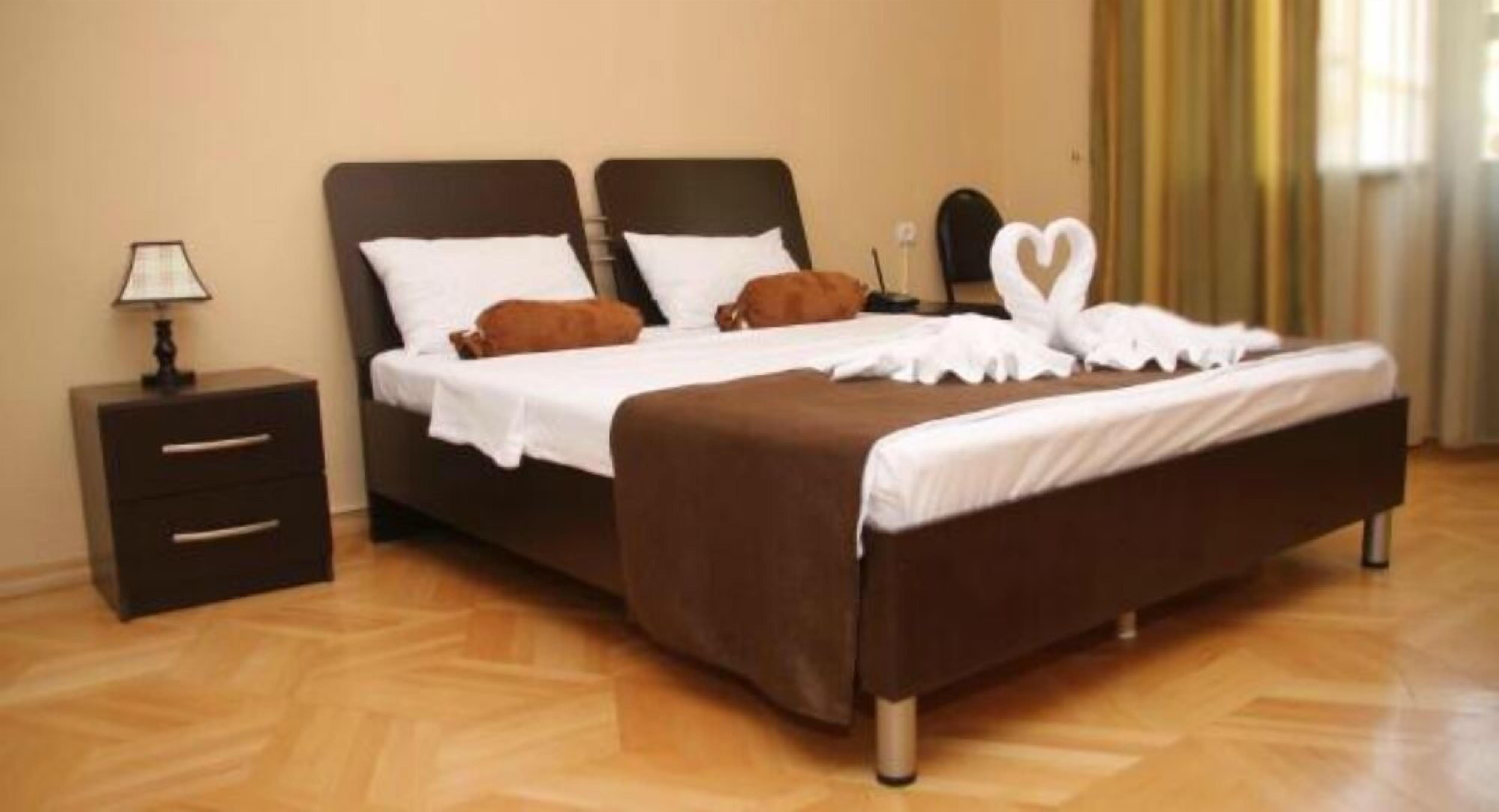 basic double room, 1 king bed, refrigerator | soundproofing, free wifi, bed sheets