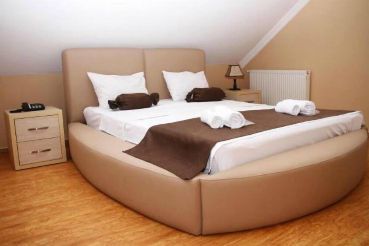 Deluxe Room, 2 Bedrooms | Soundproofing, free WiFi, bed sheets