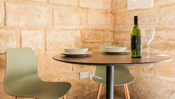 Caja de seguridad en la habitación y decoración personalizada