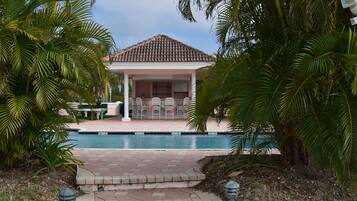Poolside bar