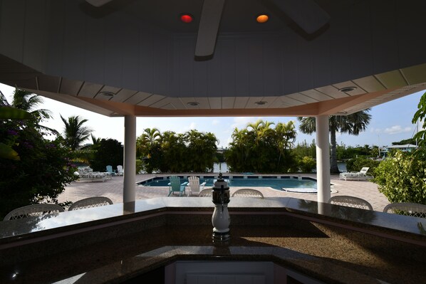 Exterior - Fantastic Waterfront Cottage (Freeport)