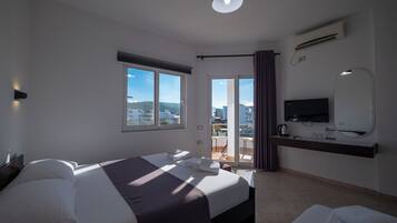 Apartamento, sacada, vista para o oceano | 2 quartos, escrivaninha, quartos à prova de som, roupa de cama