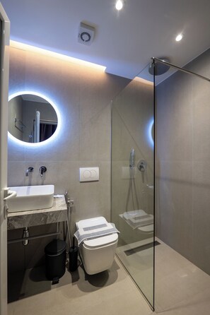 Apartment, Balcony, Ocean View | Bathroom - Hotel Mariksel (Ksamil)