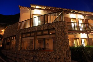 Fachada del alojamiento - Noche
