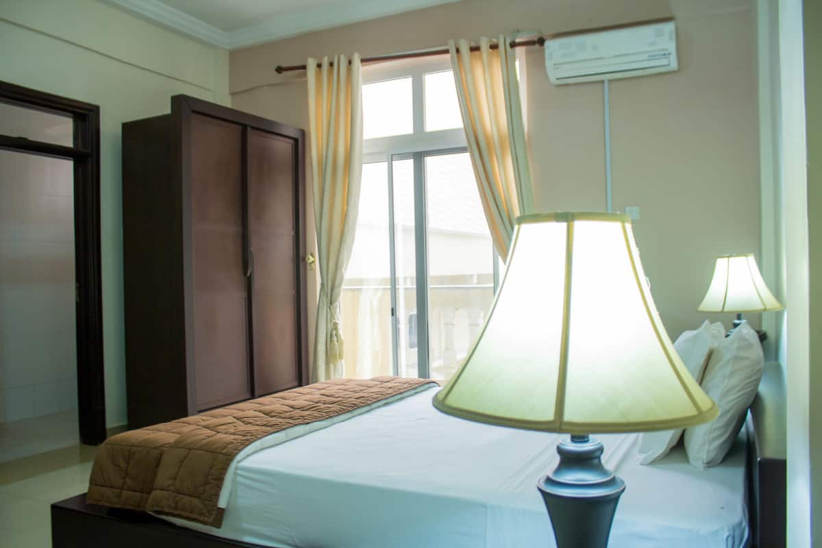 Minibar, desk, free WiFi, bed sheets