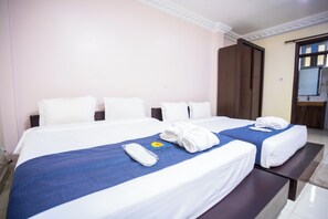 Rom – deluxe, balkong | Minibar, skrivebord, wi-fi (inkludert) og sengetøy