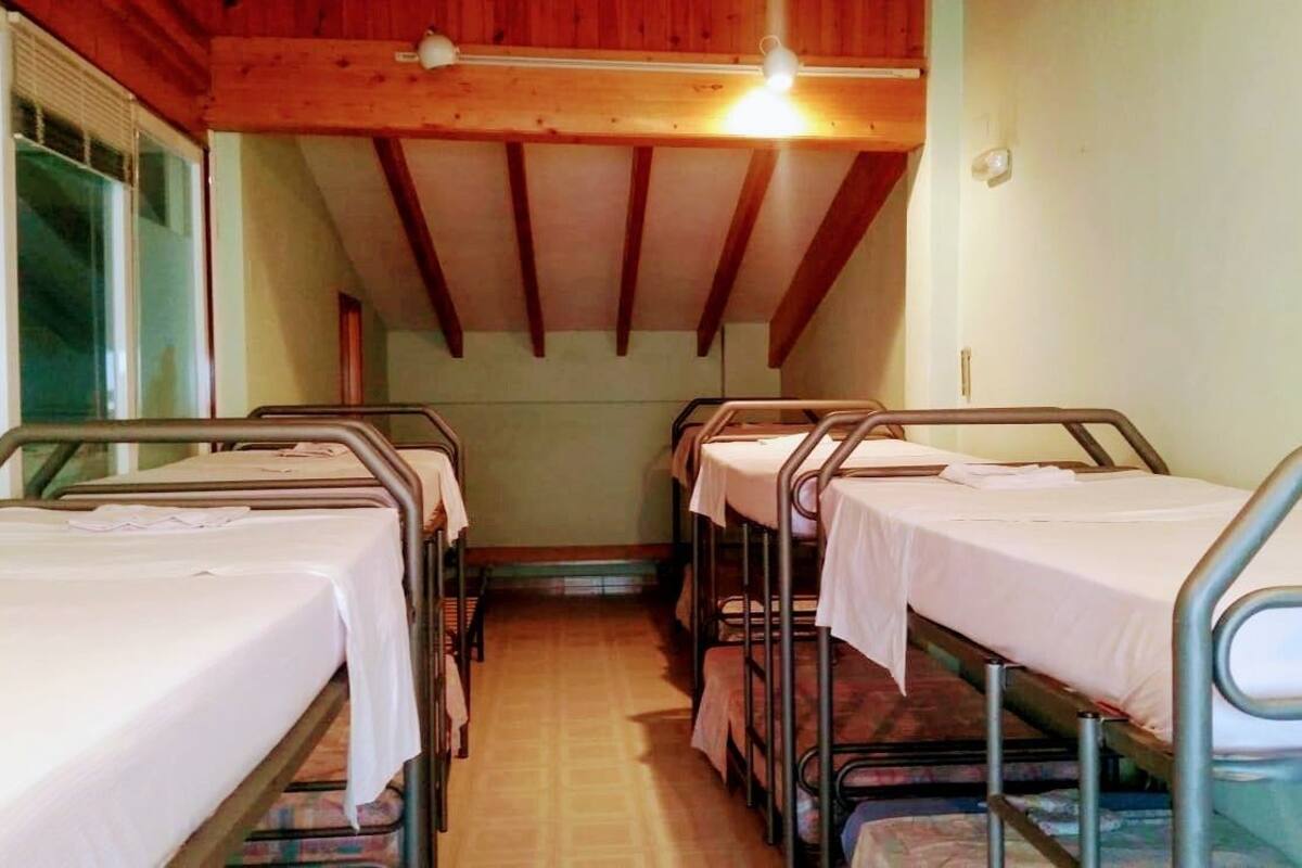 Dormitorio compartido, solo para hombres (1 bed in 14 Bed Dorm) | Wifi gratis y ropa de cama