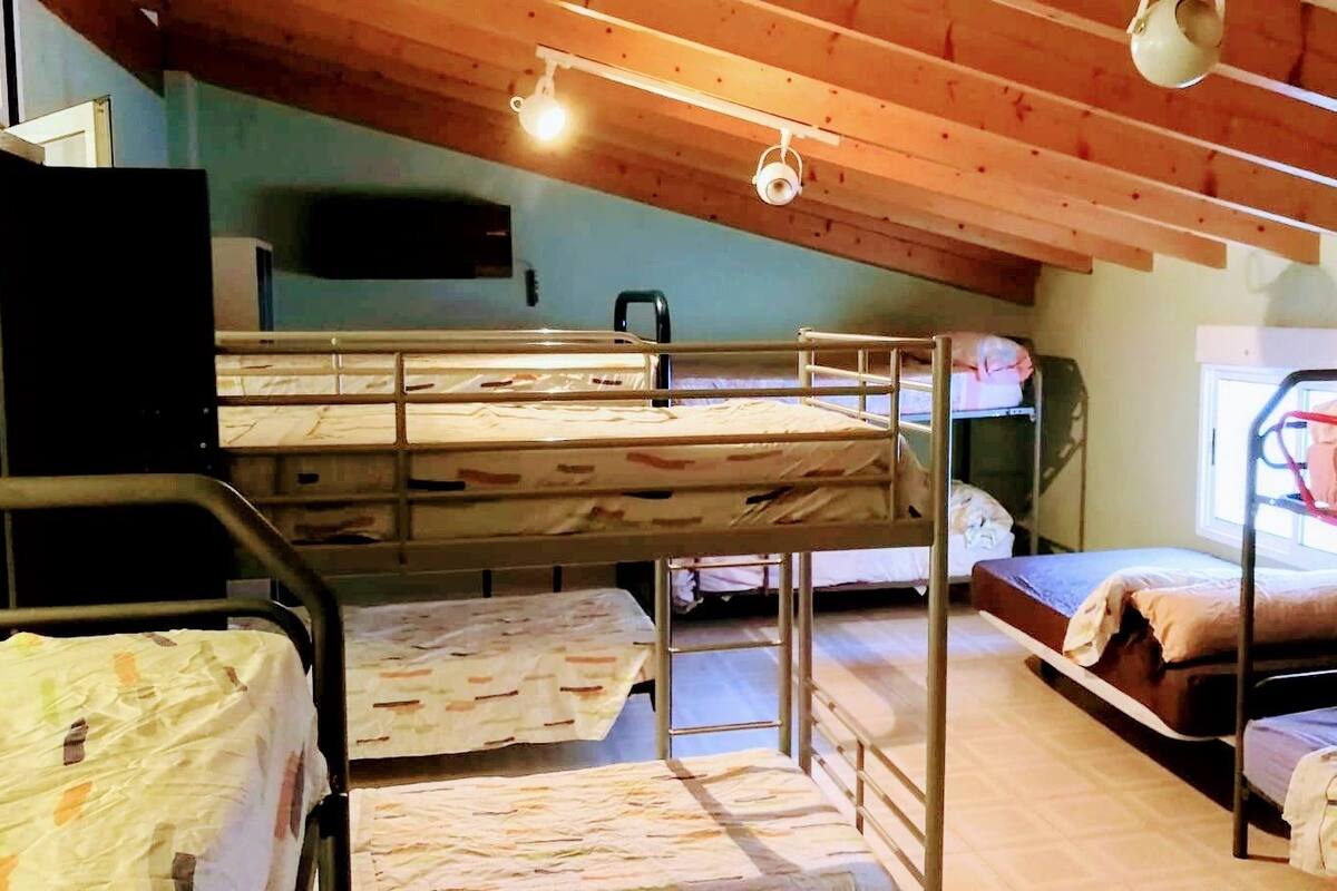 Dormitorio compartido, dormitorio mixto (1 bed in 6 Bed Dorm) | Wifi gratis y ropa de cama