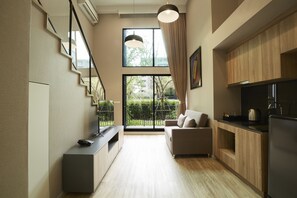 Duplex Double Room | Coffres-forts dans les chambres, Wi-Fi gratuit, draps fournis