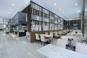 Daily buffet breakfast for a fee - Floral · Blossom Sathorn Hospitality Bangkok (Bangkok)