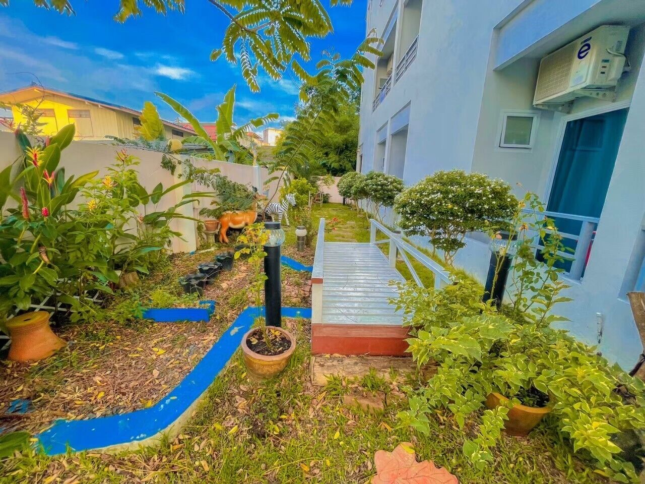 Deluxe Room, 1 Bedroom, Non Smoking, Garden View | Teres/patio