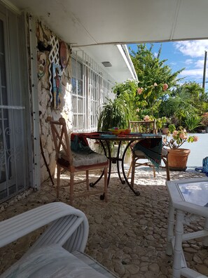 Exterior detail - Bajamar (Freeport)