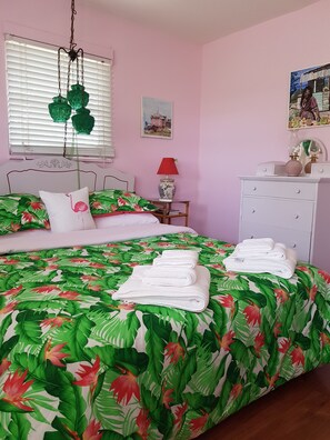 Signature Double Room Single Use, 1 Queen Bed, Ensuite | Iron/ironing board, bed sheets - Bajamar (Freeport)