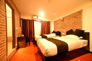 Phòng 2 giường đơn phong cách cổ điển, 2 giường đơn, phòng tắm riêng | Phòng cách âm, truy cập Internet không dây miễn phí, bộ trải giường 