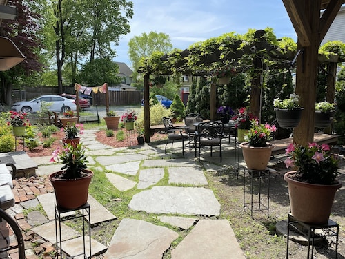 East Side , 5 minutes to Brown, RISD , Downtown, 