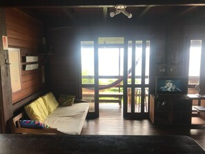TV - Matadeiro - Beautiful beachfront house, fully equipped and perfect for relaxing. (Florianópolis)
