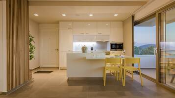 Coffee/tea maker, fridge, microwave, oven