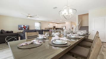 Nhà Cao cấp, nhiều giường, không hút thuốc | Khu vực ăn uống tại phòng