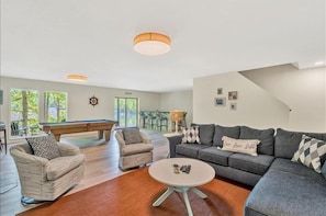 TV - 3 Bedrooms, 1 Flex Room, 3 Bathrooms!  Hot Tub, Wifi & Pet Friendly!  Great Getaway For Any Season! (Huddleston)