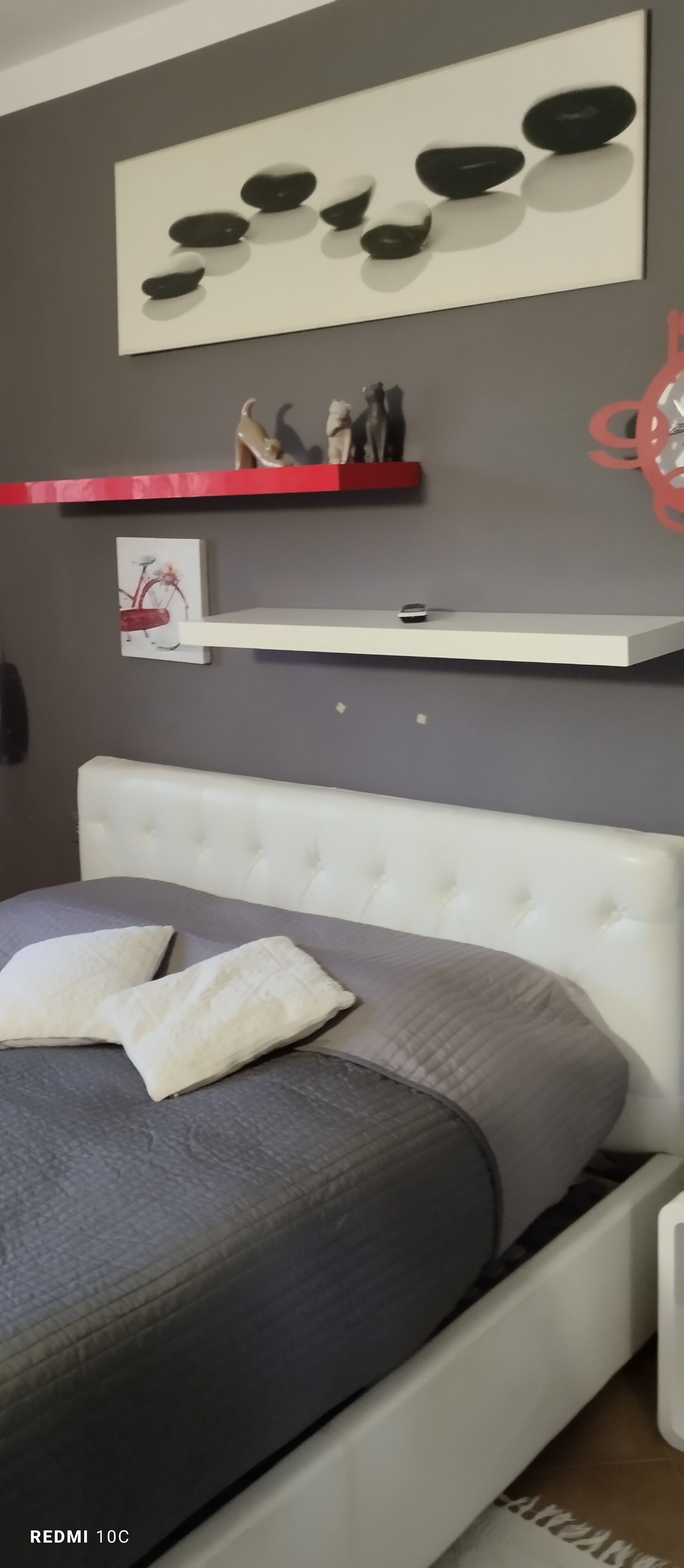 3 slaapkamers, een strijkplank/strijkijzer, reisbedje, gratis wifi