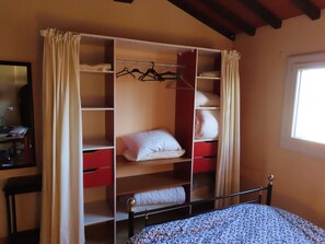 3 bedrooms, desk, iron/ironing board, travel cot