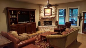 TV, fireplace, DVD player - Private Home On 2 Acres, with hot tub and firepit! (Dripping Springs)