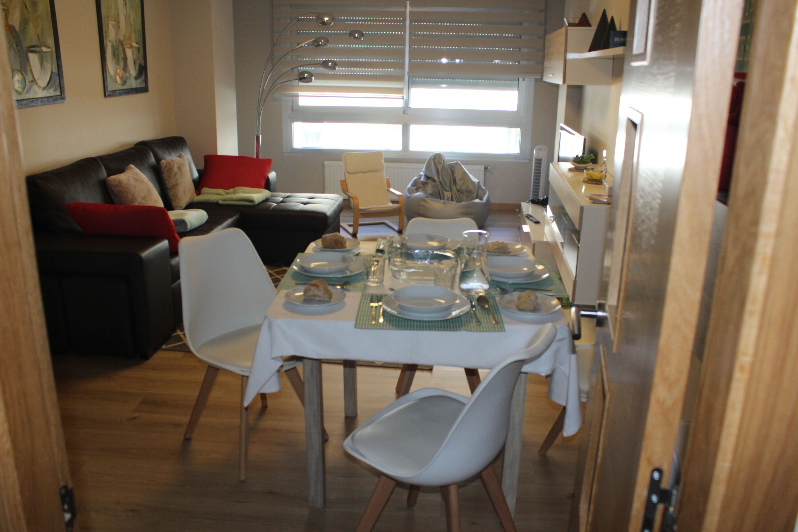 TV, lettore DVD, libri