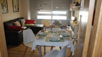 TV, lettore DVD, libri