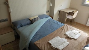 3 bedrooms, desk, iron/ironing board, travel crib
