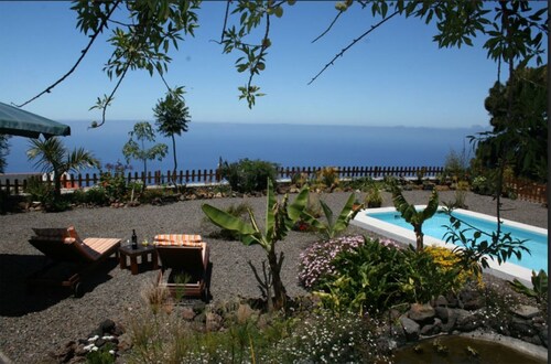 Rural House Fide with private pool and barbecue in Tijarafe