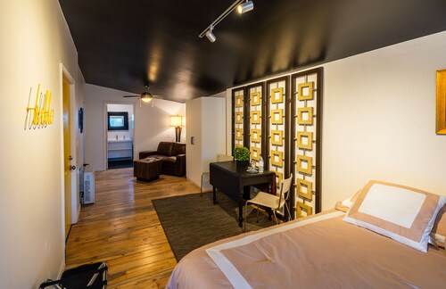 Downtown Cozy Condo- Walk to Best Diners, Breweries, NAU, Historic Flagstaff!