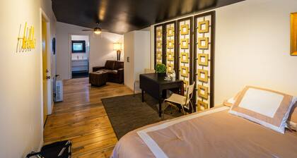 Keskustan nykyaikaiset / vanhanaikaiset parketit - tahrattomat!