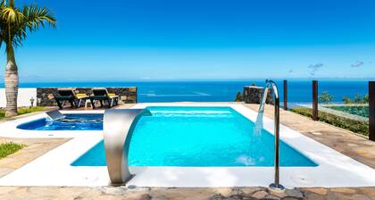 La Capellana Rural House with private heated pool, sauna and sea view